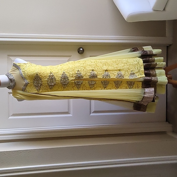 Designer Yellow crochet lace and diamond work 2 piece 2 way Anarkali XS - Picture 4 of 15